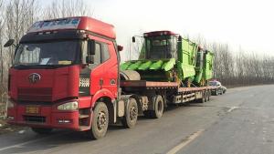 三江市的客戶訂購的穗莖兼收(shou)玉米收(shou)穫機