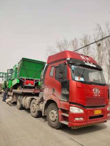 駐馬店兩檯穗莖兼收玉米收穫(huo)機(ji)